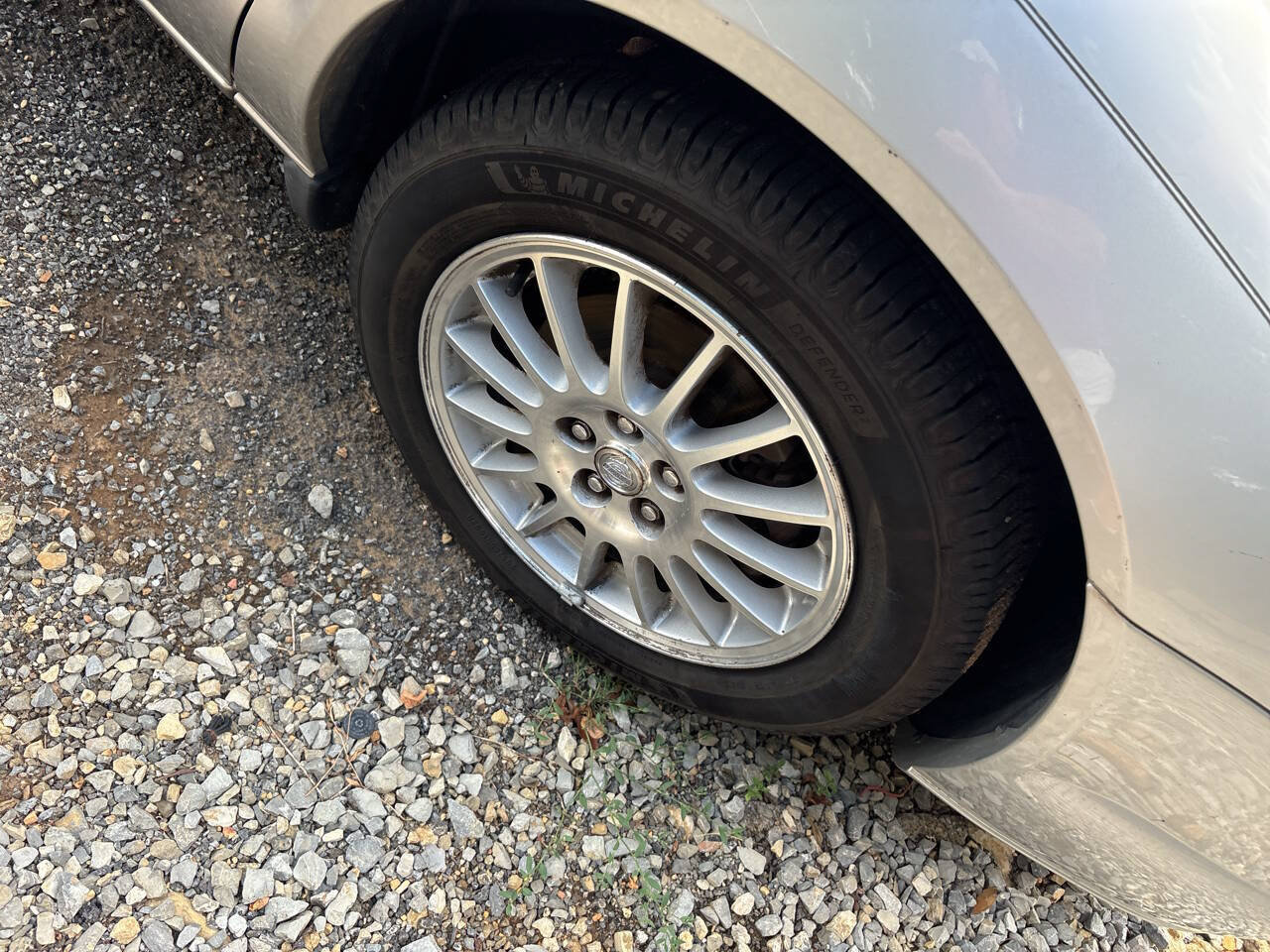 Used 2005 Chrysler Sebring Touring FWD image 6