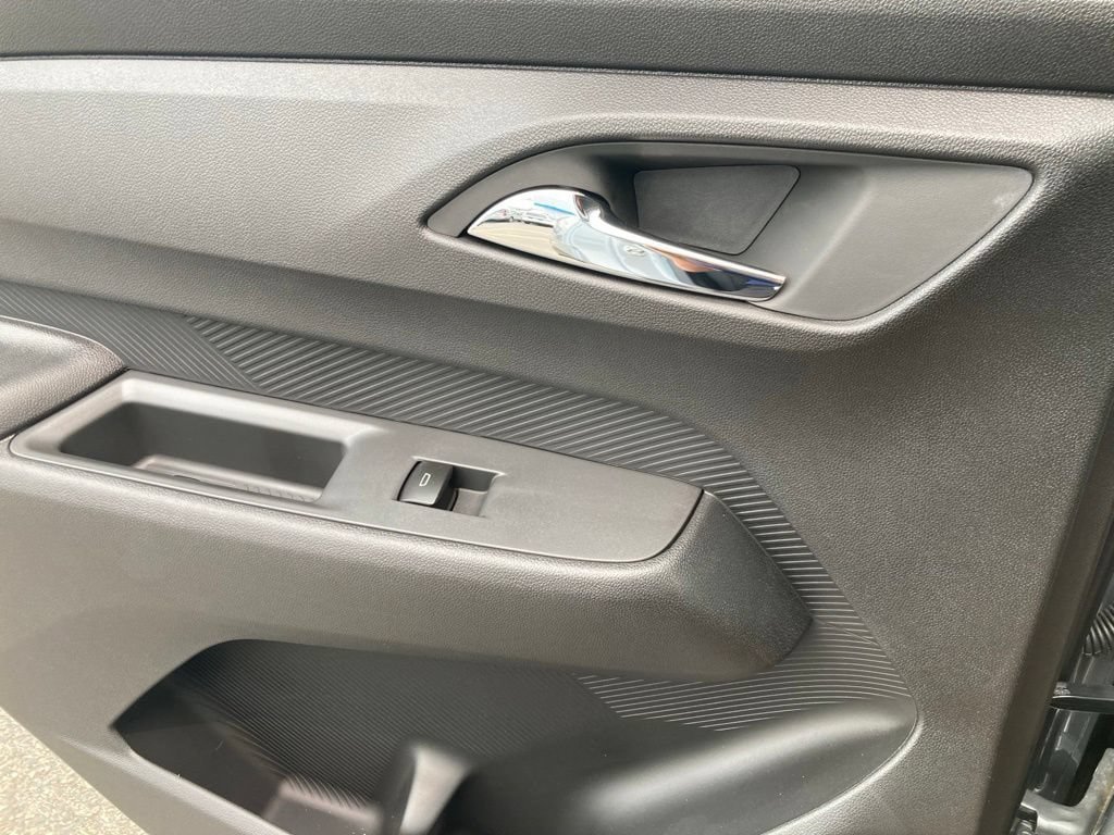 New 2027 Chevrolet Bolt LT w/ Comfort Package FWD image 18