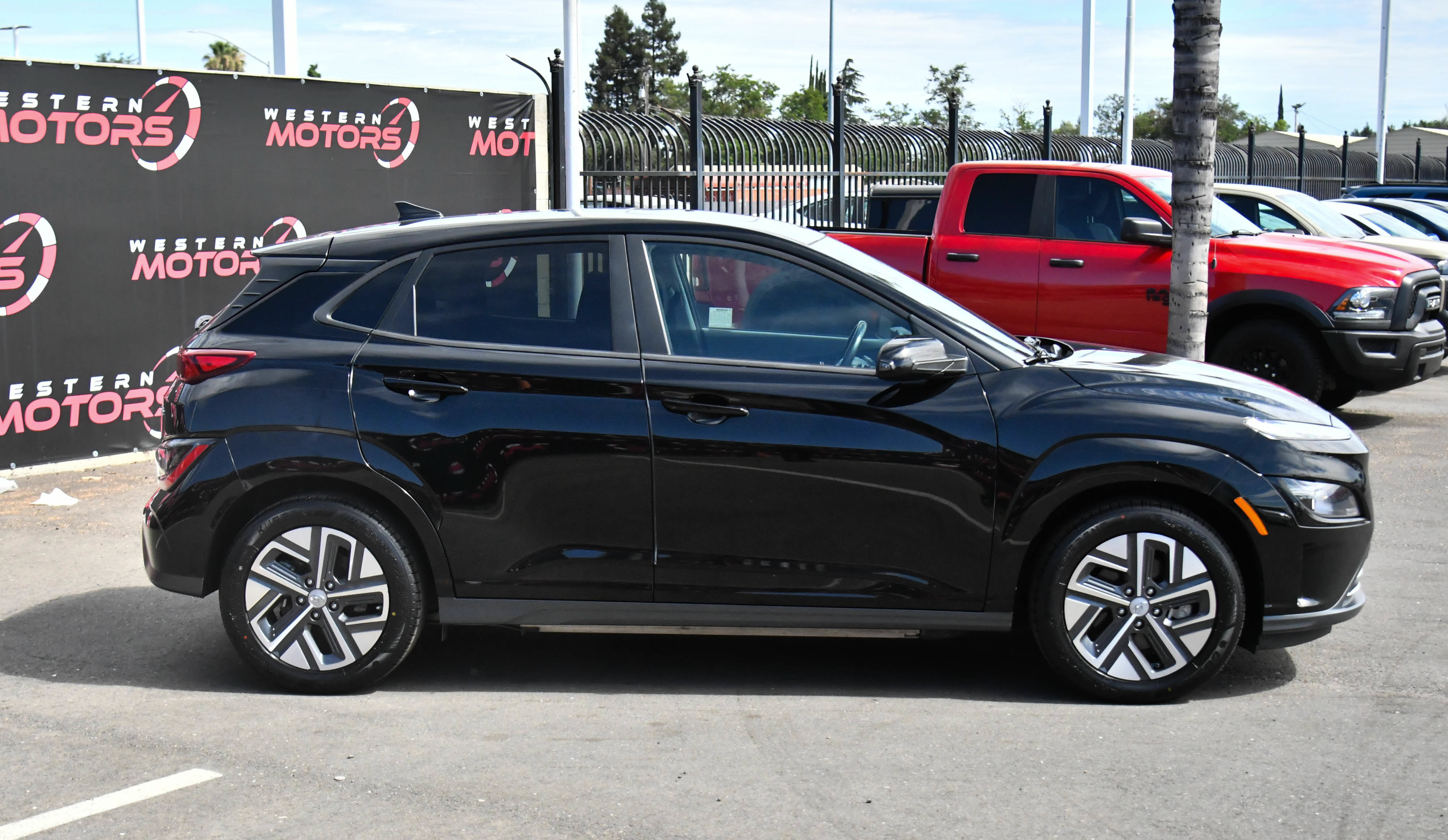 Used 2023 Hyundai Kona SEL FWD image 9