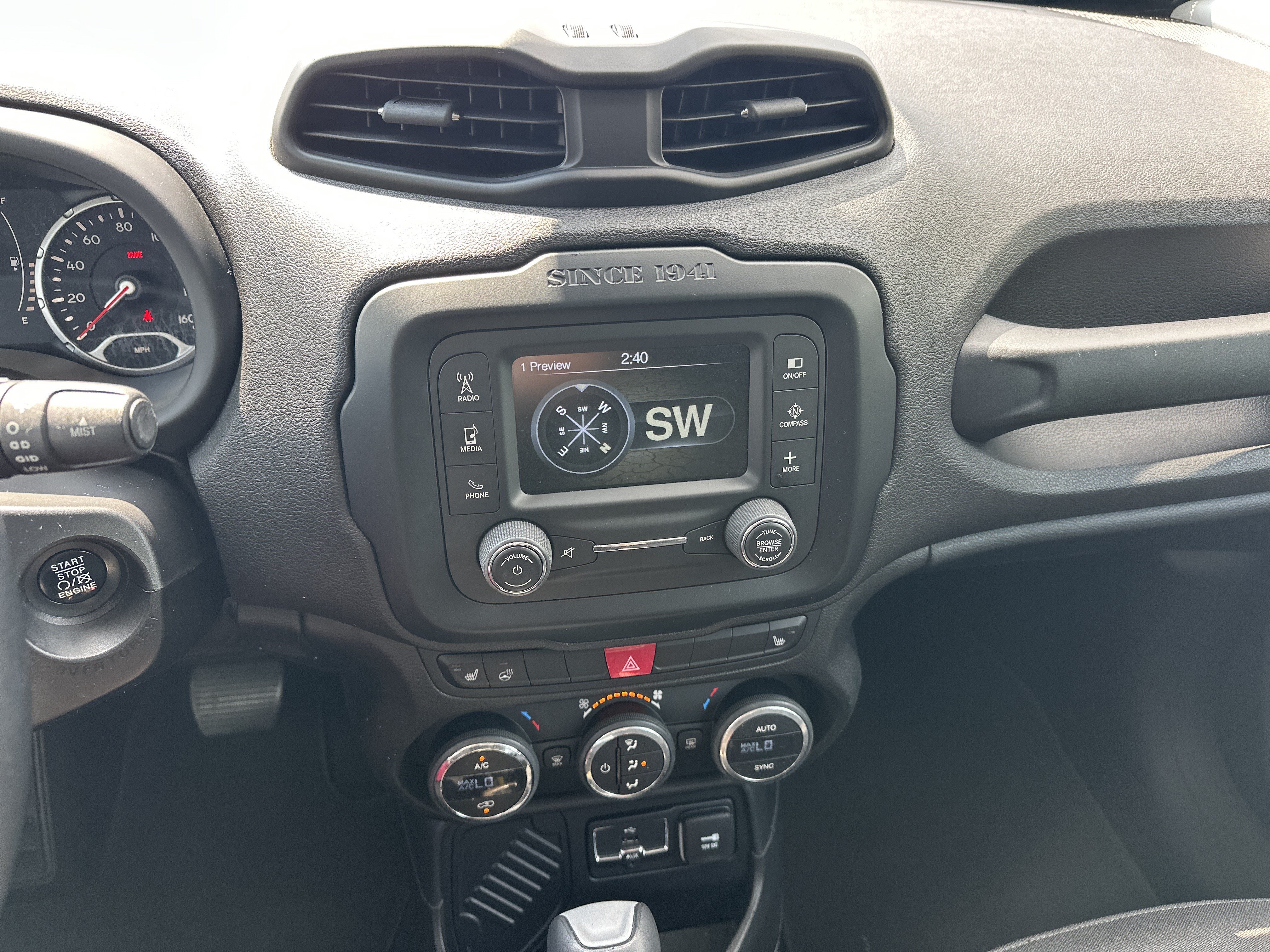 Used 2015 Jeep Renegade Latitude w/ Popular Equipment Group FWD image 22