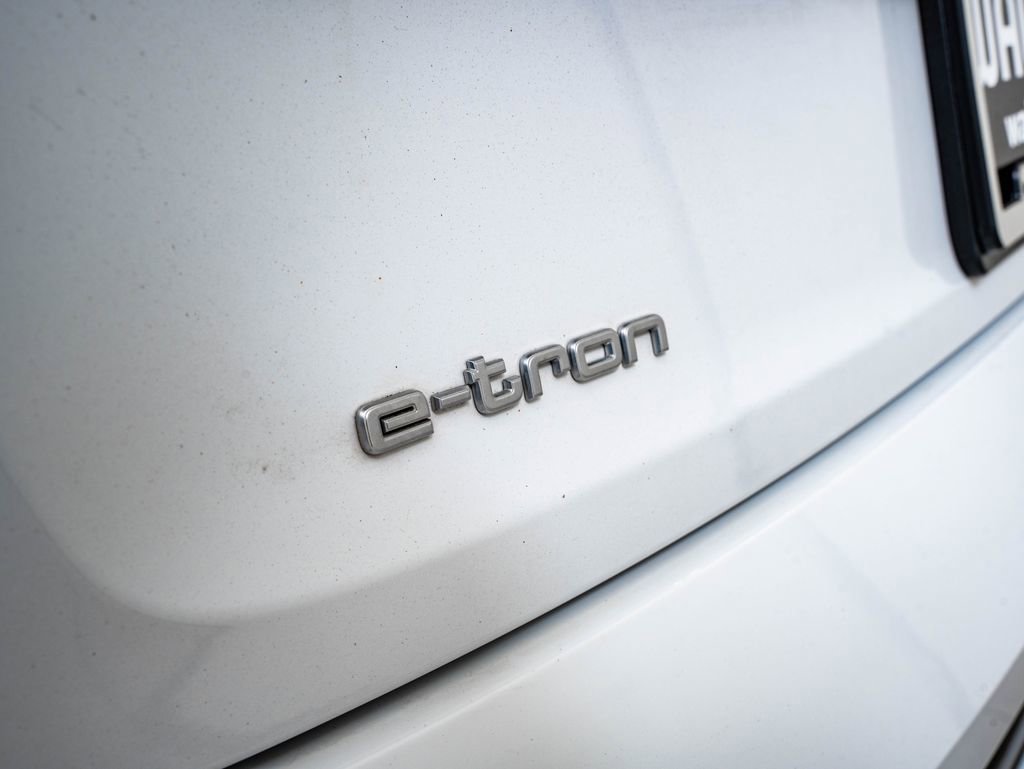 Used 2021 Audi e-tron Premium w/ Convenience Plus Package AWD/4WD image 16