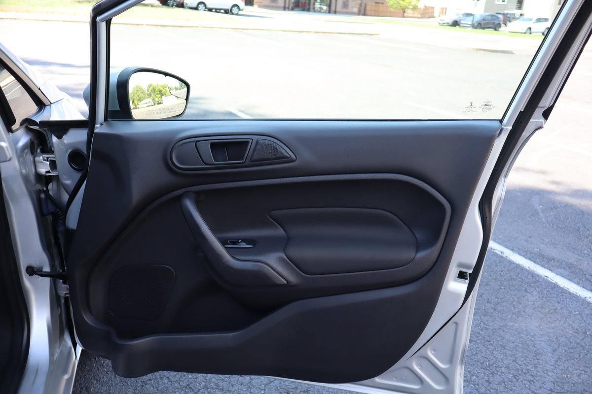 Used 2017 Ford Fiesta SE FWD image 26