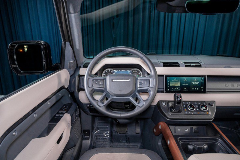 Used 2023 Land Rover Defender 110 X-Dynamic SE AWD/4WD image 17