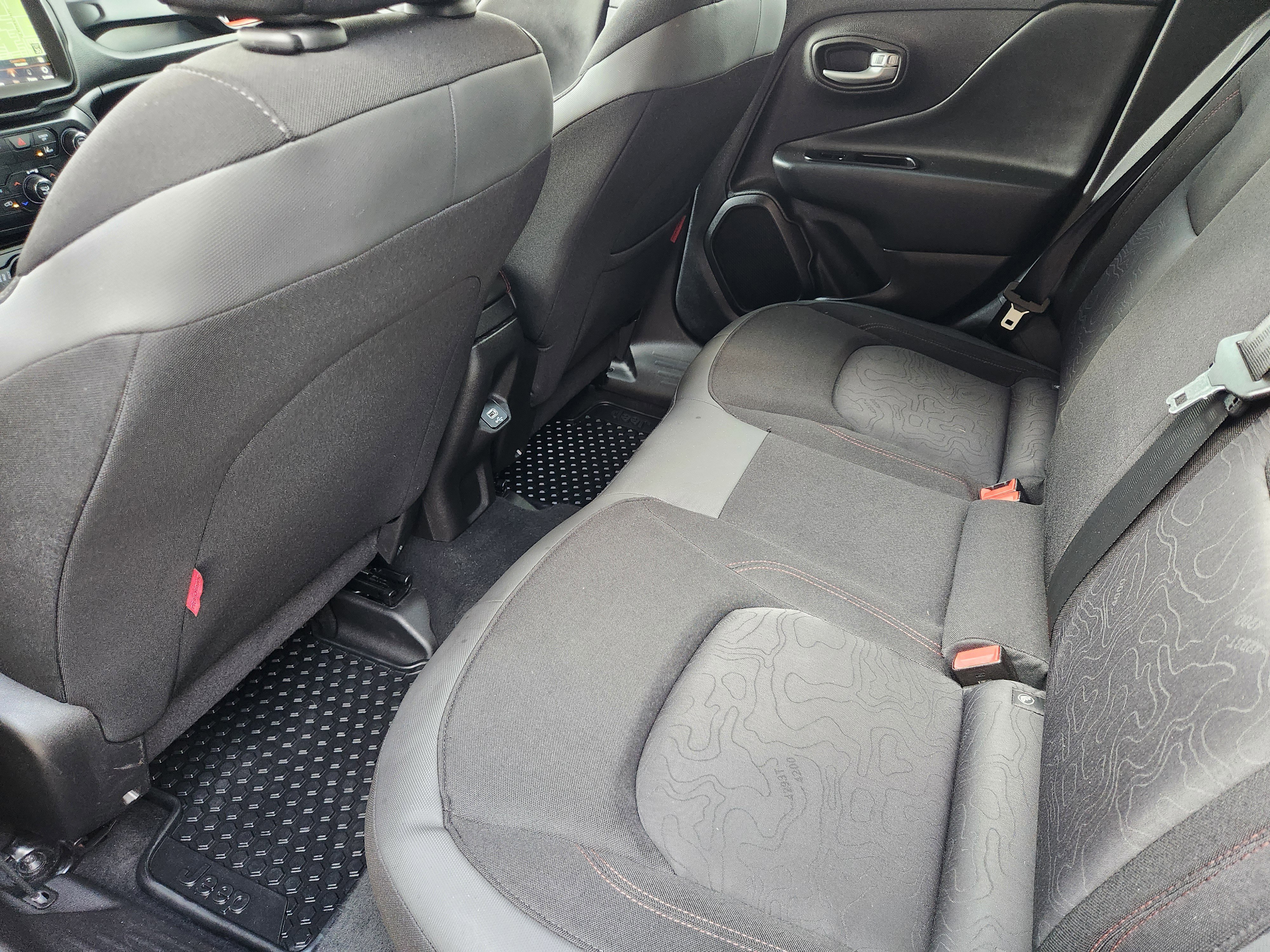 Used 2023 Jeep Renegade Trailhawk image 32