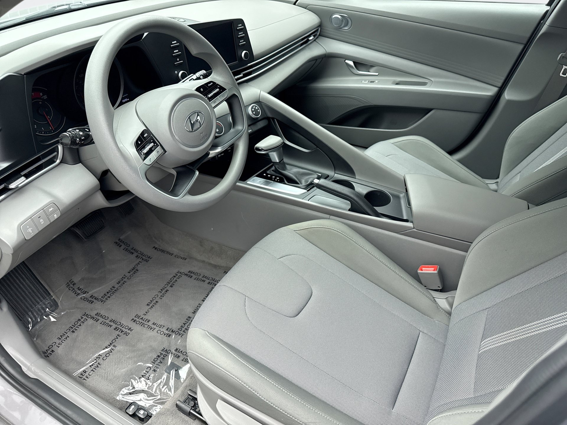 Used 2023 Hyundai Elantra SE w/ Cargo Package FWD image 10