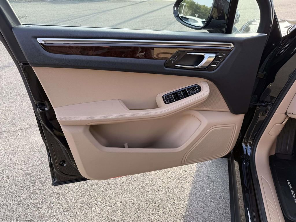 Used 2019 Porsche Macan image 12