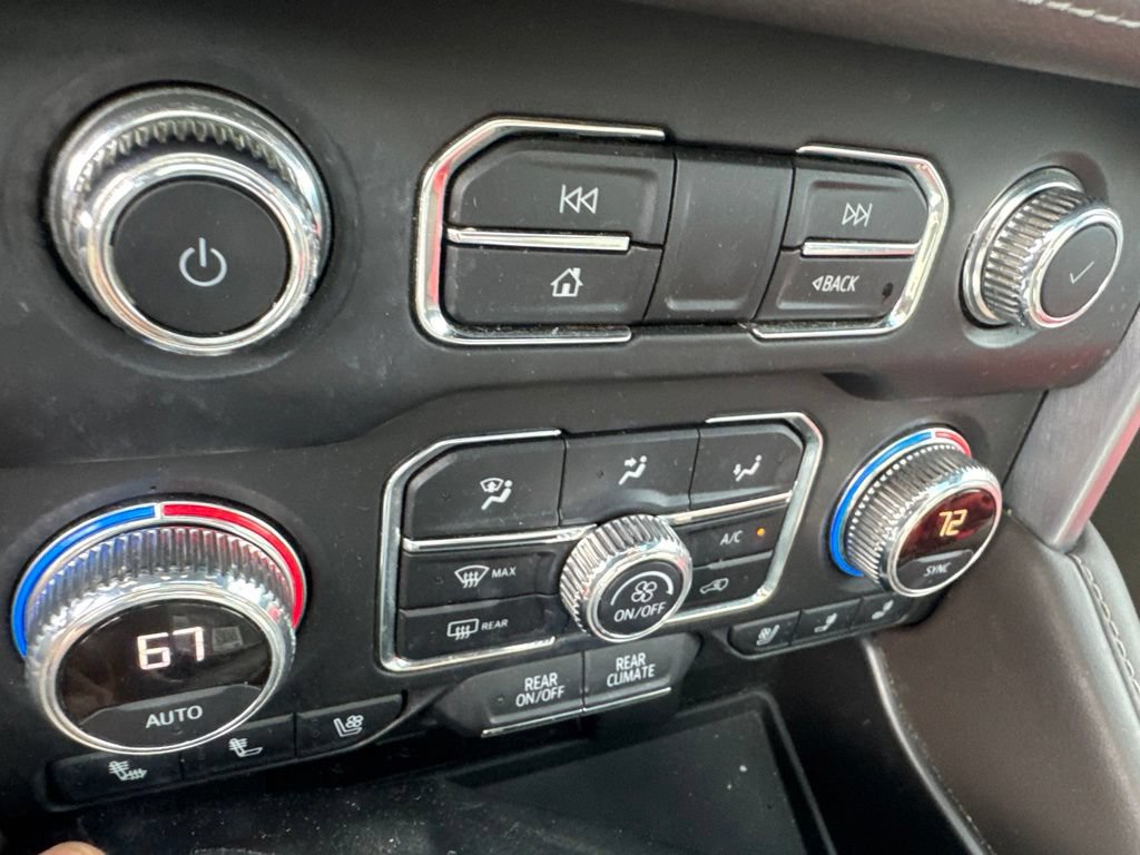 Used 2022 GMC Yukon SLT w/ SLT Premium Package AWD/4WD image 22