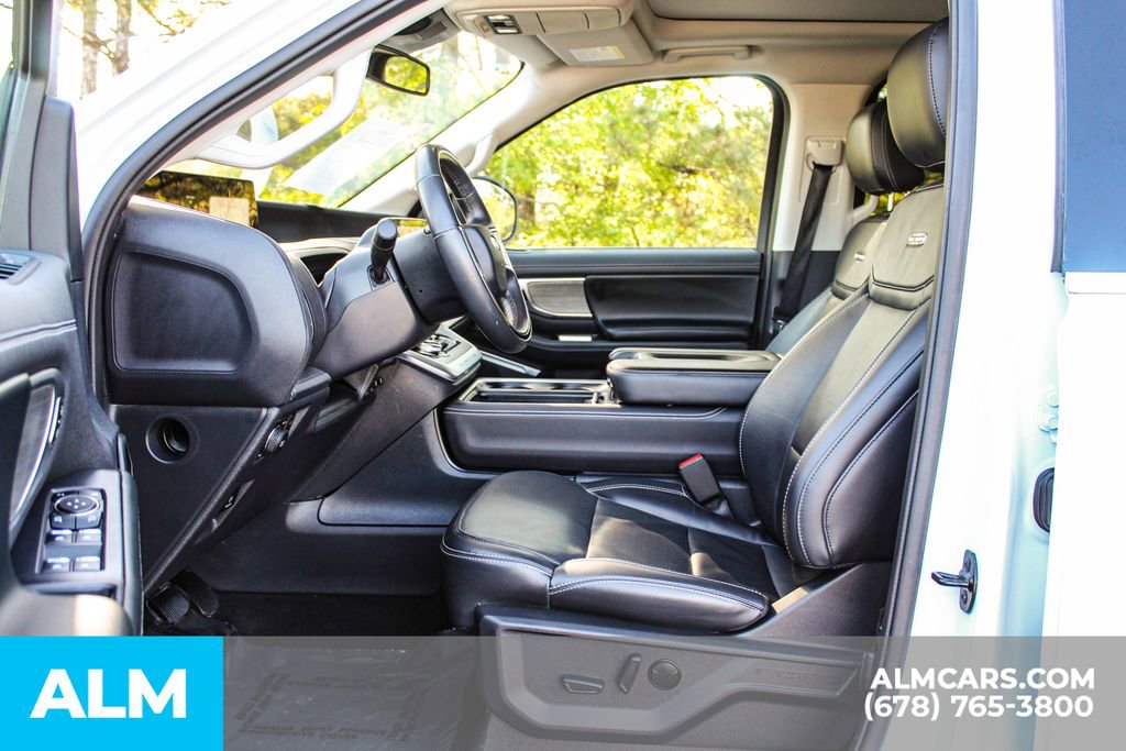 Used 2025 Ford Expedition Max Platinum AWD/4WD image 17