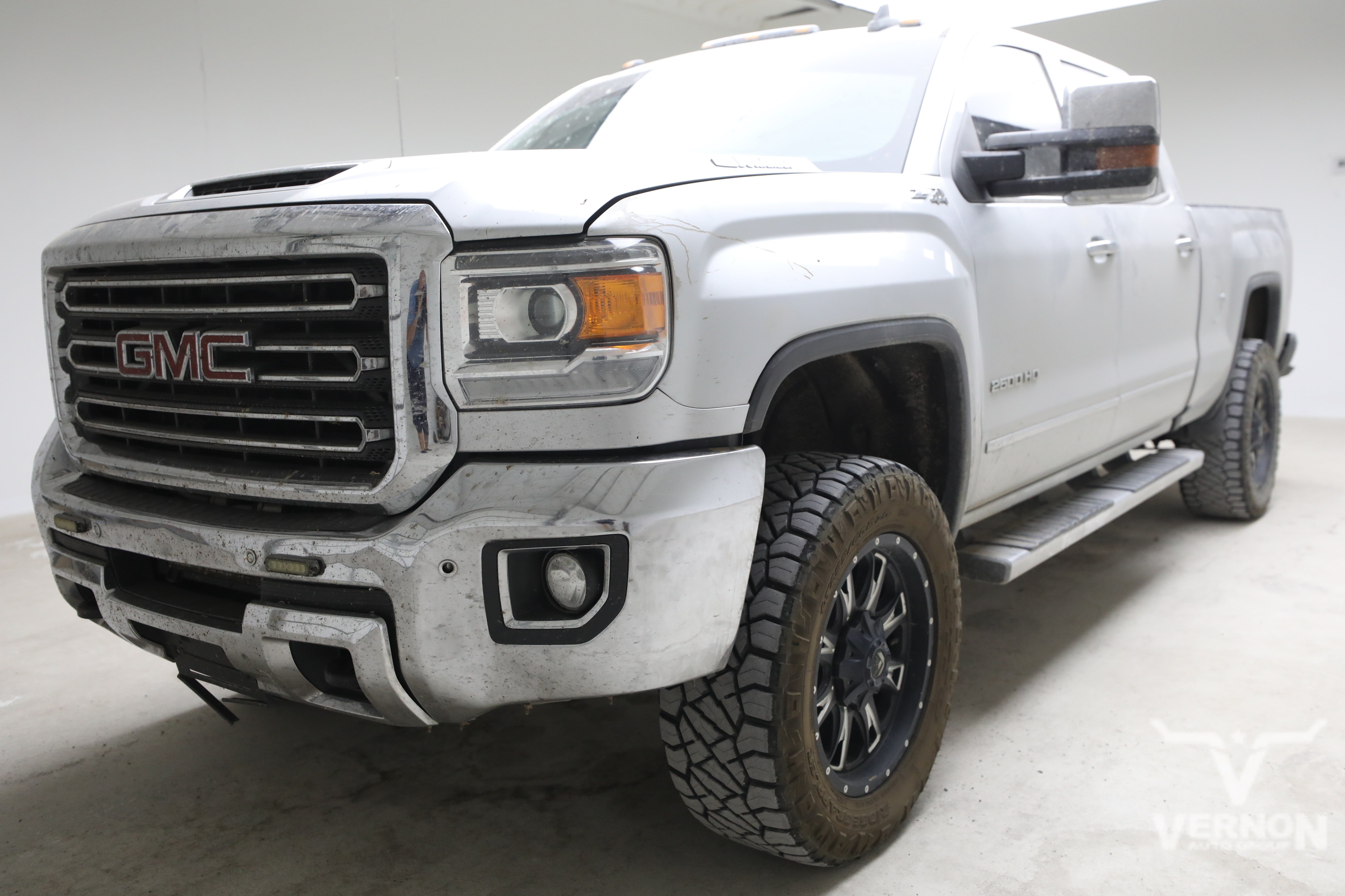 Used 2019 GMC Sierra 2500 SLT w/ Duramax Plus Package AWD/4WD video 1