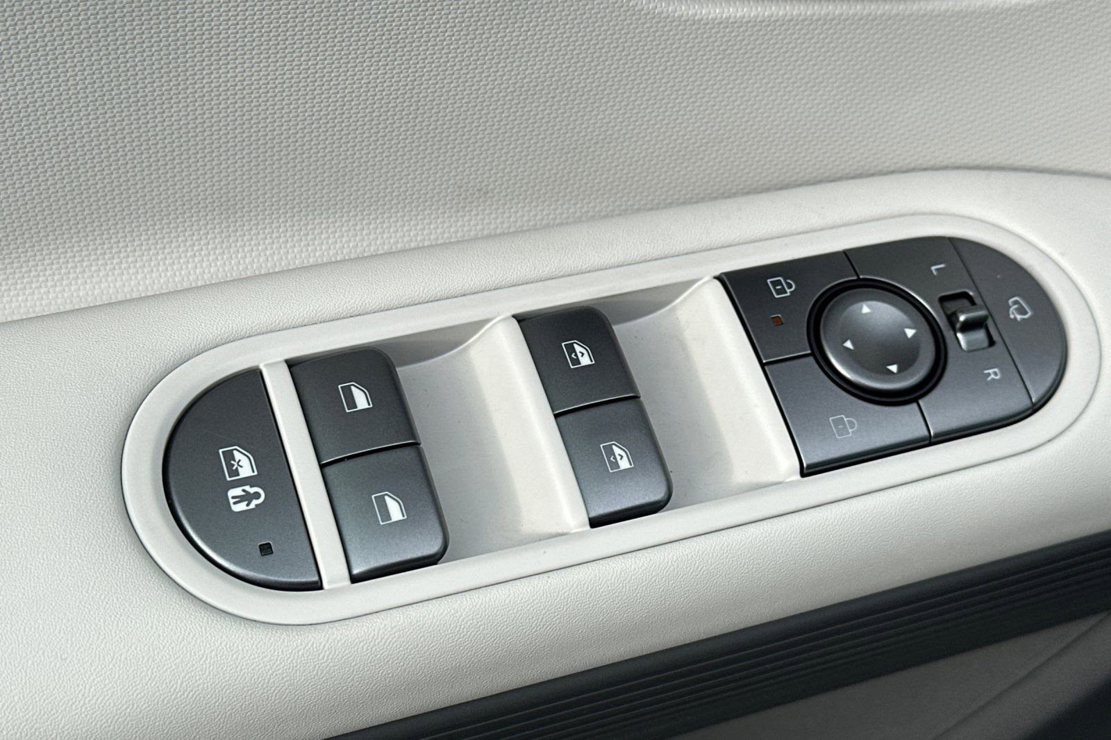 Used 2025 Hyundai Ioniq 5 SEL image 13