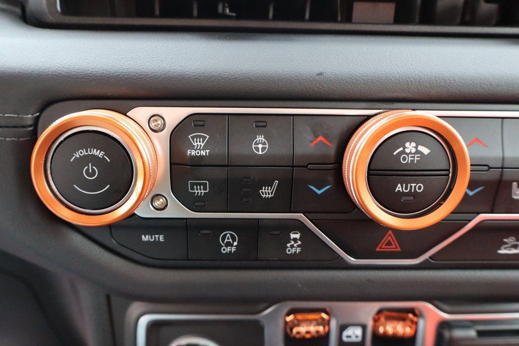 Used 2025 Jeep Gladiator Mojave w/ Convenience Group image 12