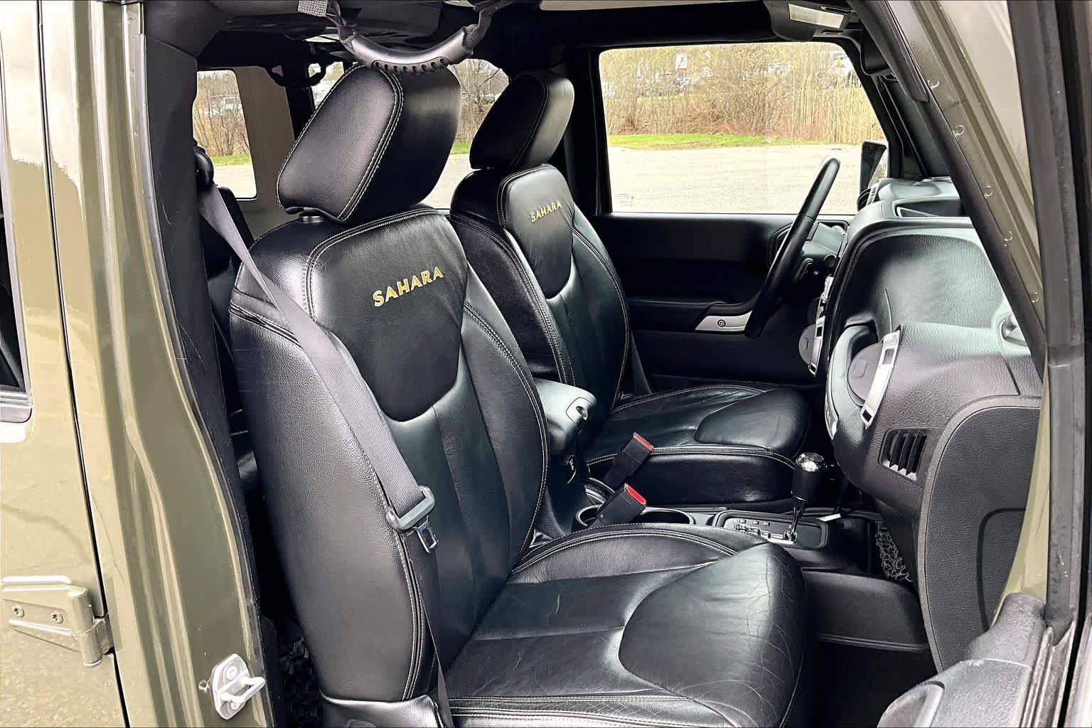 Used 2015 Jeep Wrangler Unlimited Sahara w/ Dual Top Group AWD/4WD image 8