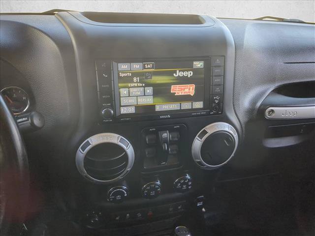 Used 2017 Jeep Wrangler Unlimited Rubicon AWD/4WD image 14
