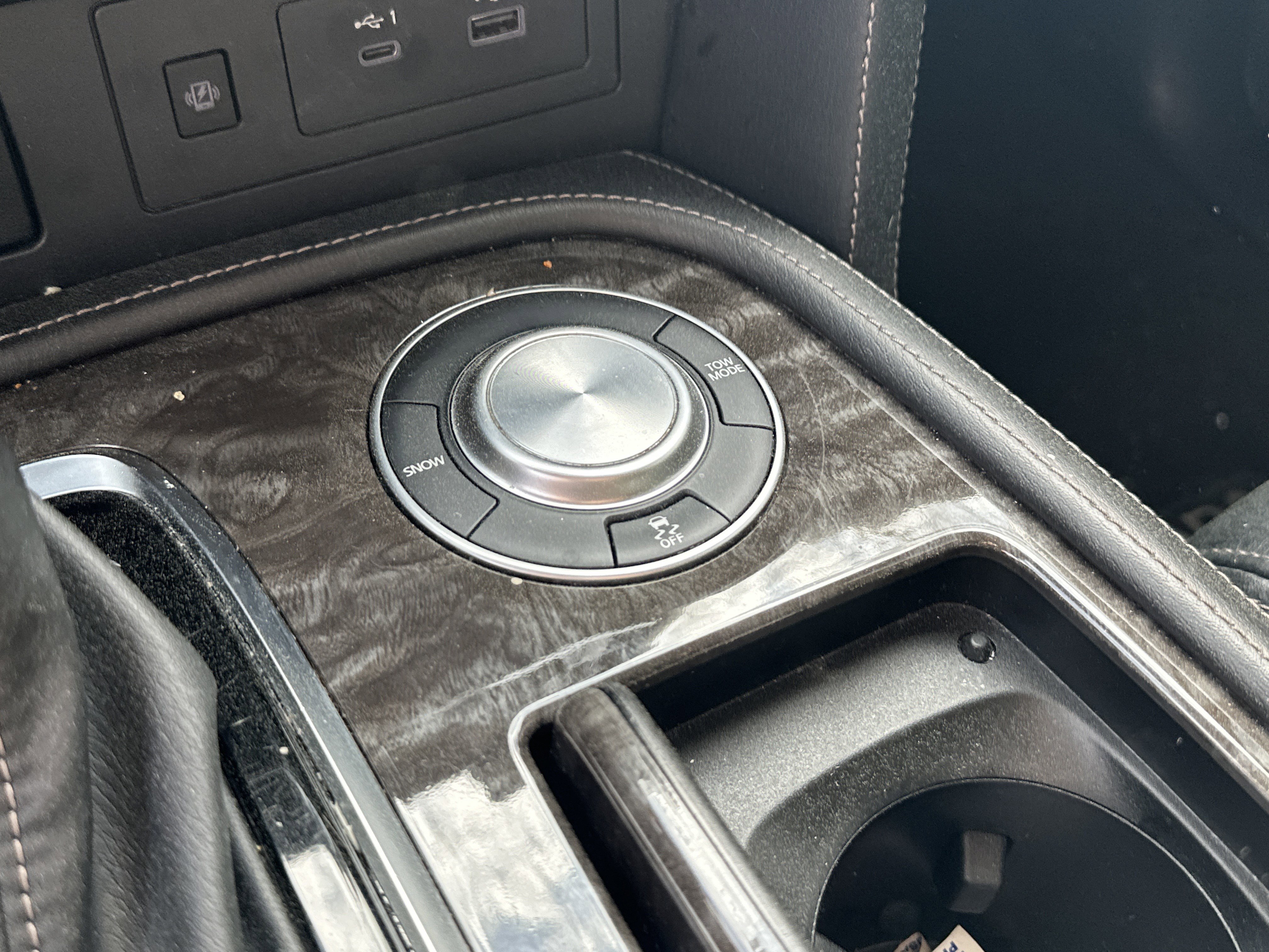 Used 2022 Nissan Armada Platinum w/ Captain's Chairs Package image 26