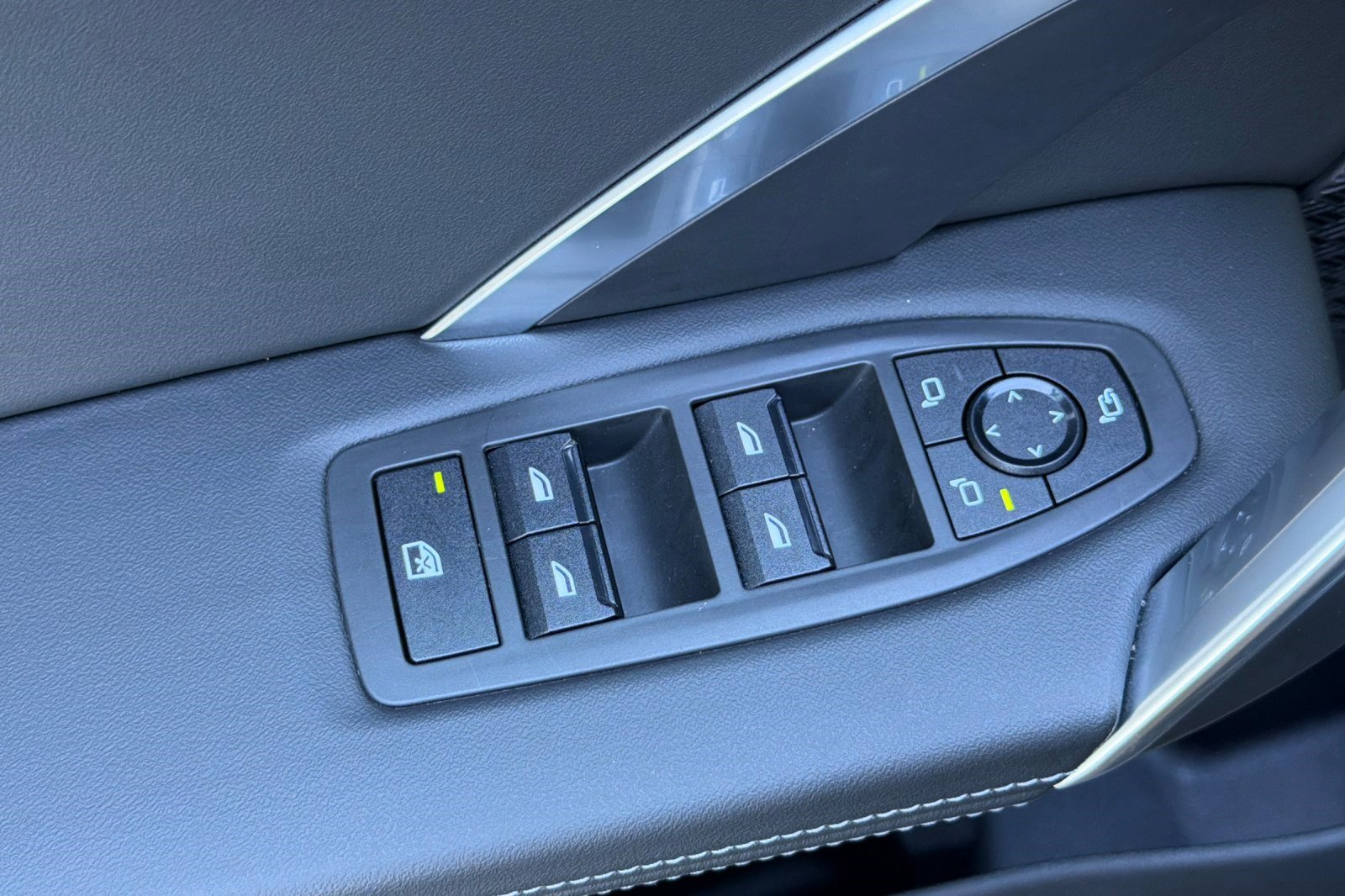 Used 2025 BMW X1 xDrive28i w/ Technology Package image 13