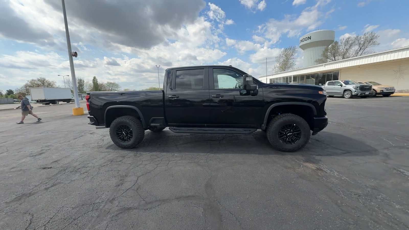 New 2026 Chevrolet Silverado 2500 ZR2 w/ LPO, Dark Essentials Package AWD/4WD image 9