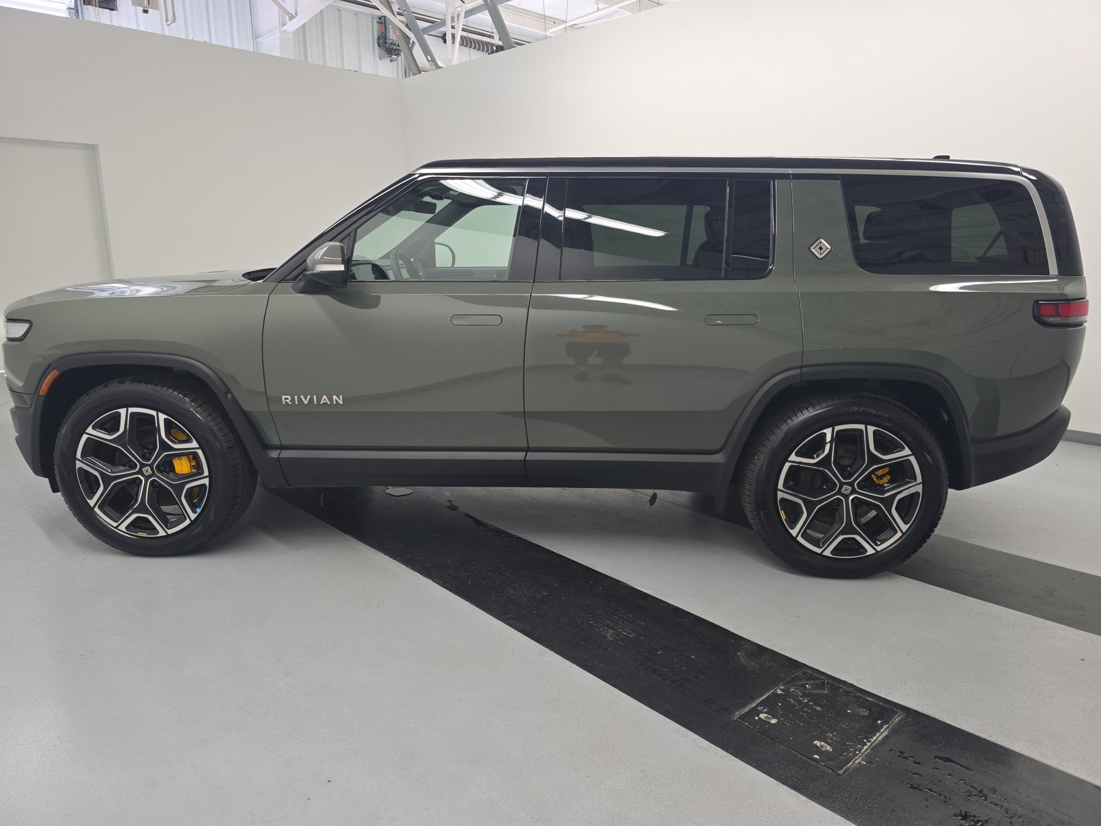 Used 2022 Rivian R1S Launch Edition AWD/4WD image 2