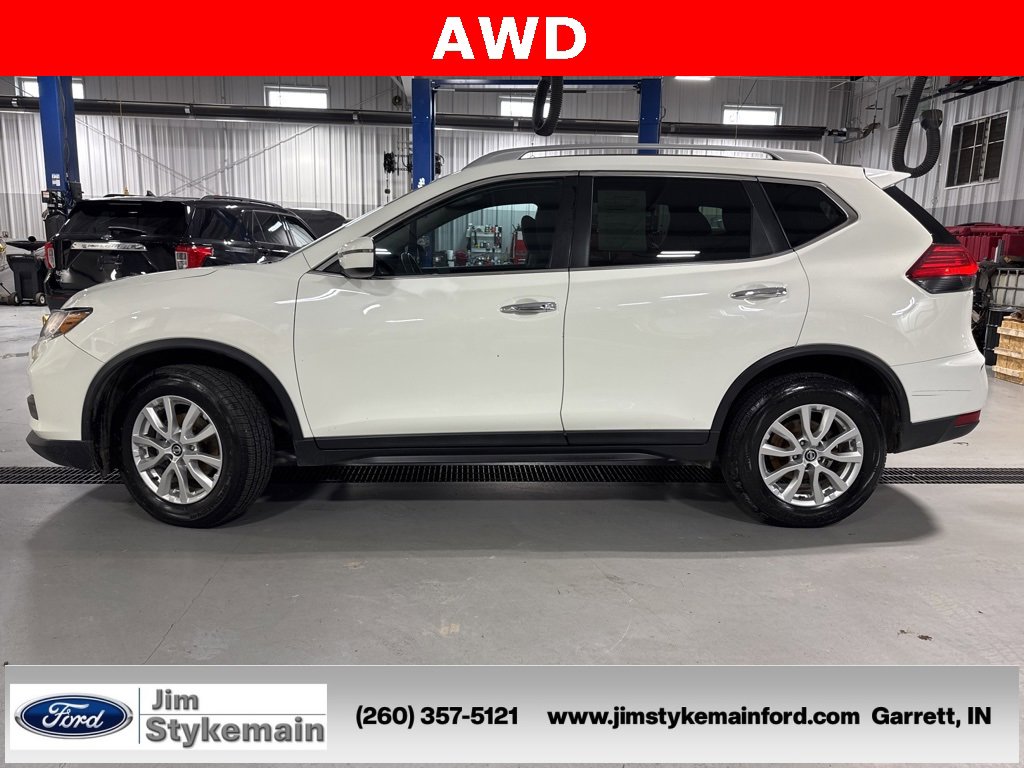 Used 2017 Nissan Rogue SV image 3