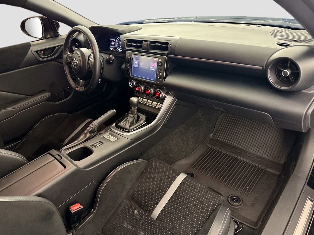 Used 2025 Toyota GR86 Premium w/ Performance Package RWD image 29