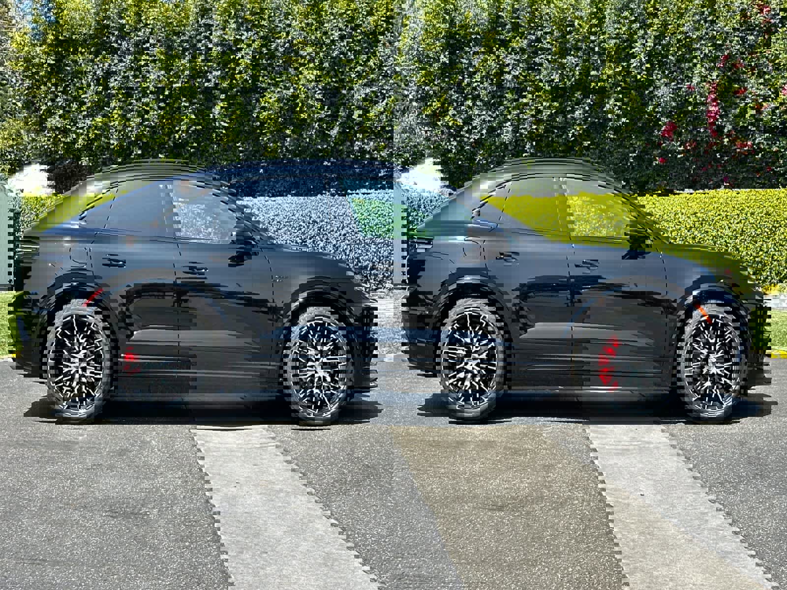 New 2026 Porsche Macan Turbo Electric image 9