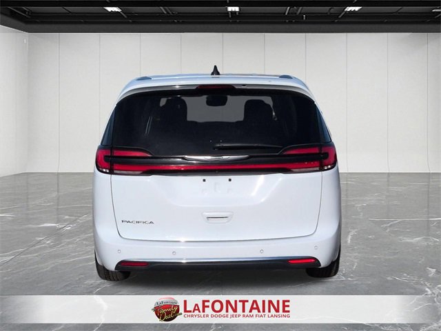 Certified 2024 Chrysler Pacifica Touring-L image 4