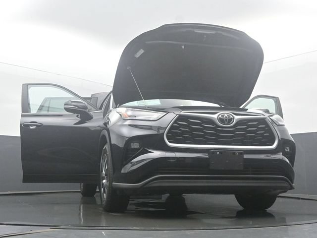 Used 2023 Toyota Highlander XLE AWD/4WD image 60