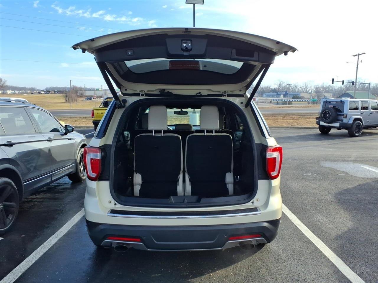 Used 2018 Ford Explorer Limited image 7