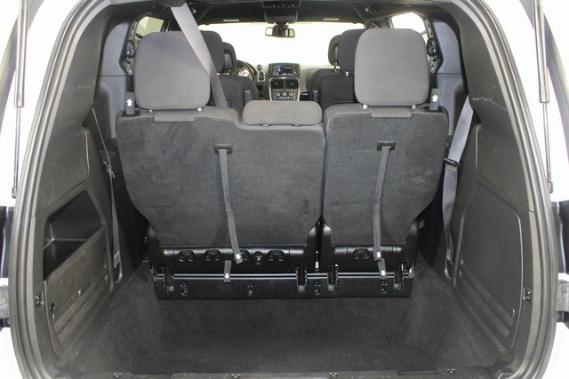 Used 2020 Dodge Grand Caravan SE image 14