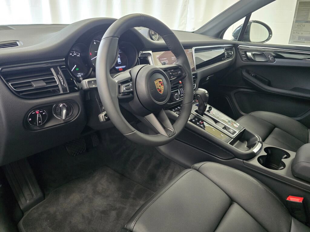 New 2025 Porsche Macan S image 4