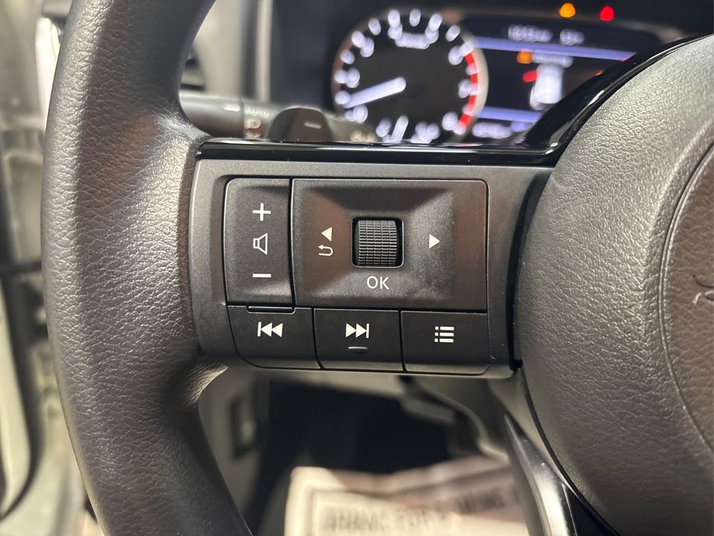 Used 2021 Nissan Rogue SV image 27