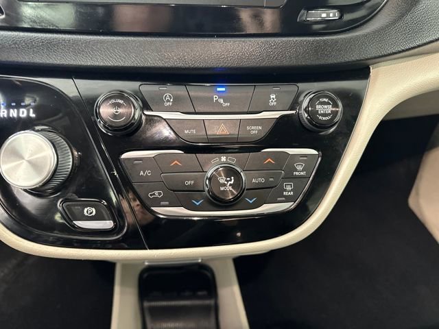 Used 2019 Chrysler Pacifica Touring Plus w/ Tire & Wheel Group image 23