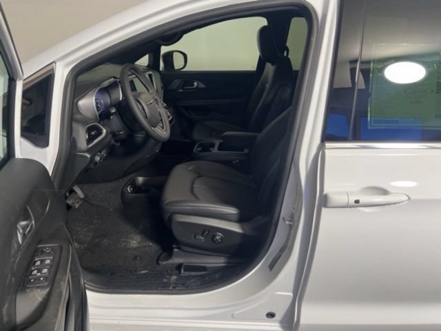 New 2026 Chrysler Voyager LX FWD image 4