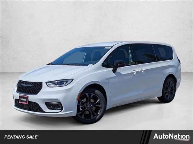 New 2026 Chrysler Pacifica Select
