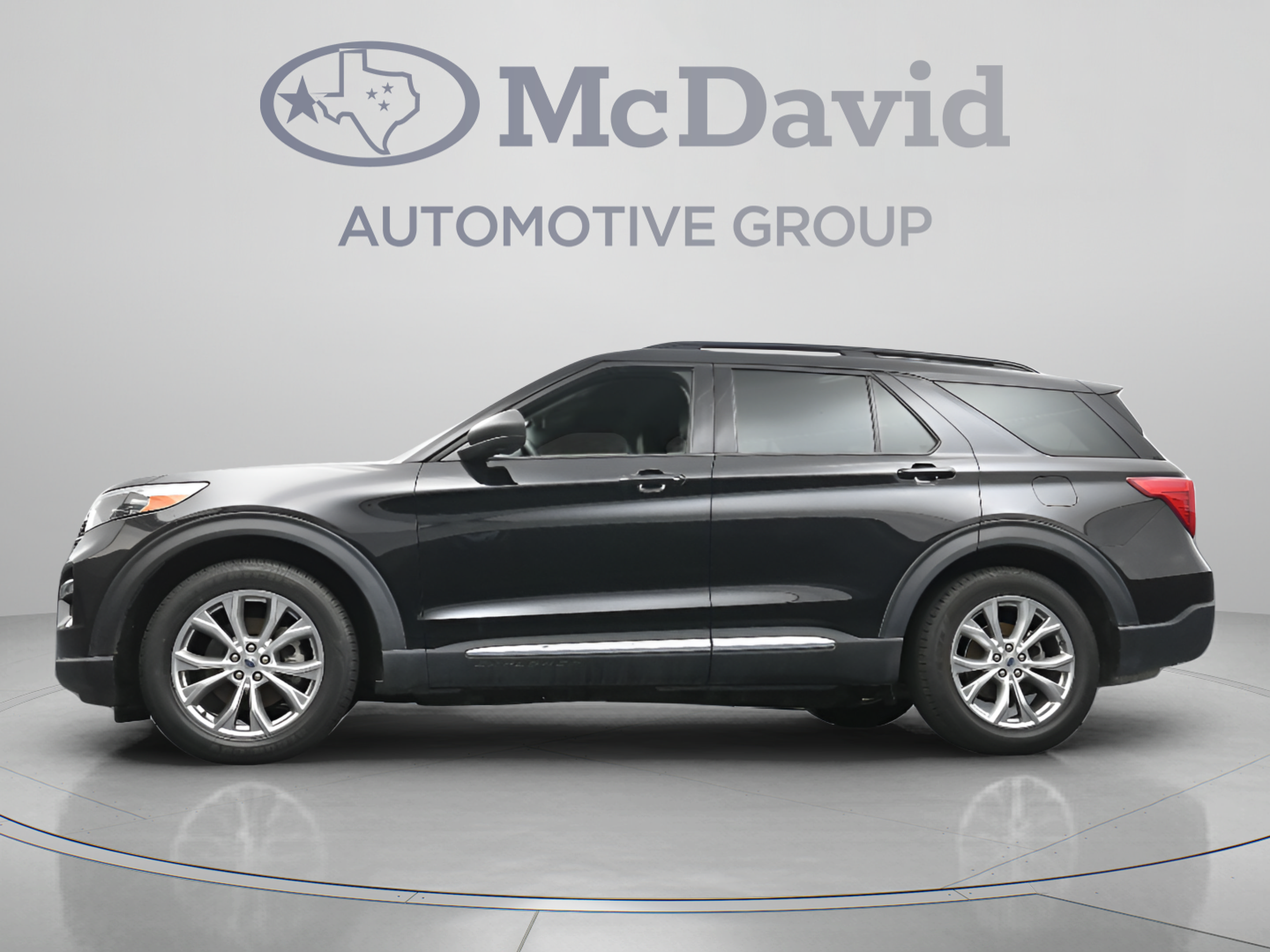 Used 2021 Ford Explorer XLT w/ Equipment Group 202A RWD image 28