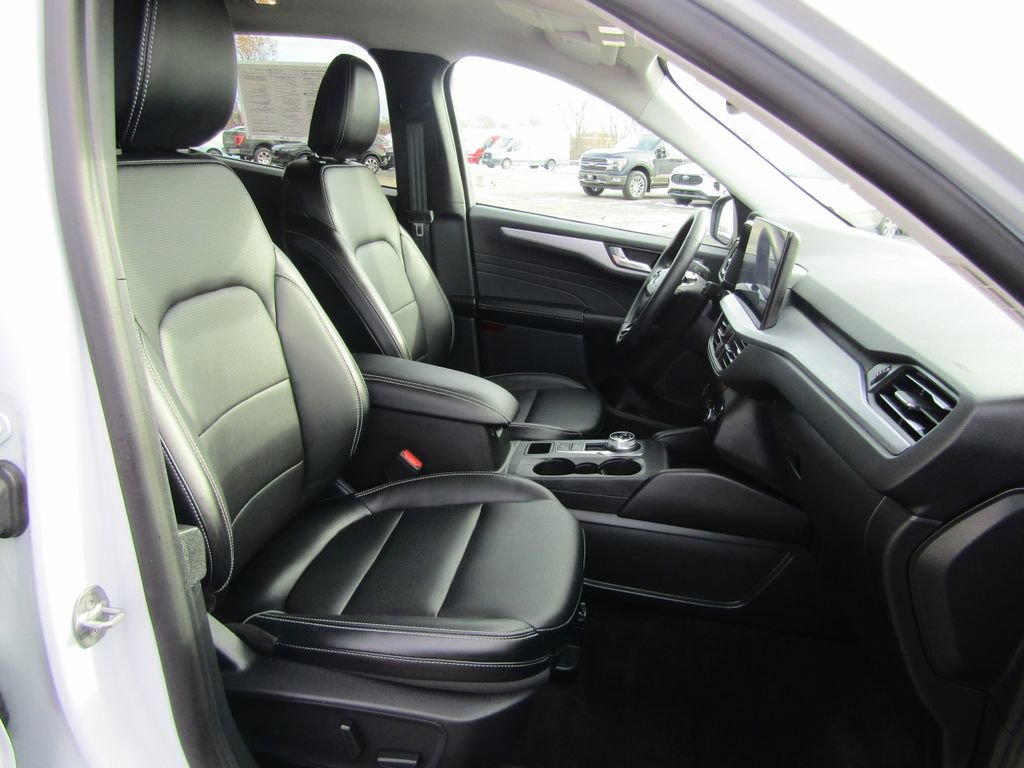 Used 2025 Ford Escape Platinum w/ Class II Trailer Tow Package image 18