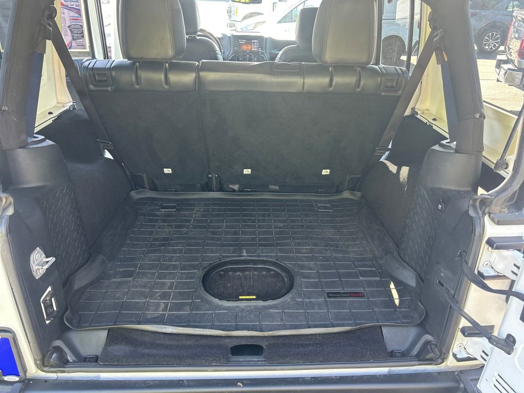 Used 2017 Jeep Wrangler Unlimited Sahara AWD/4WD image 26