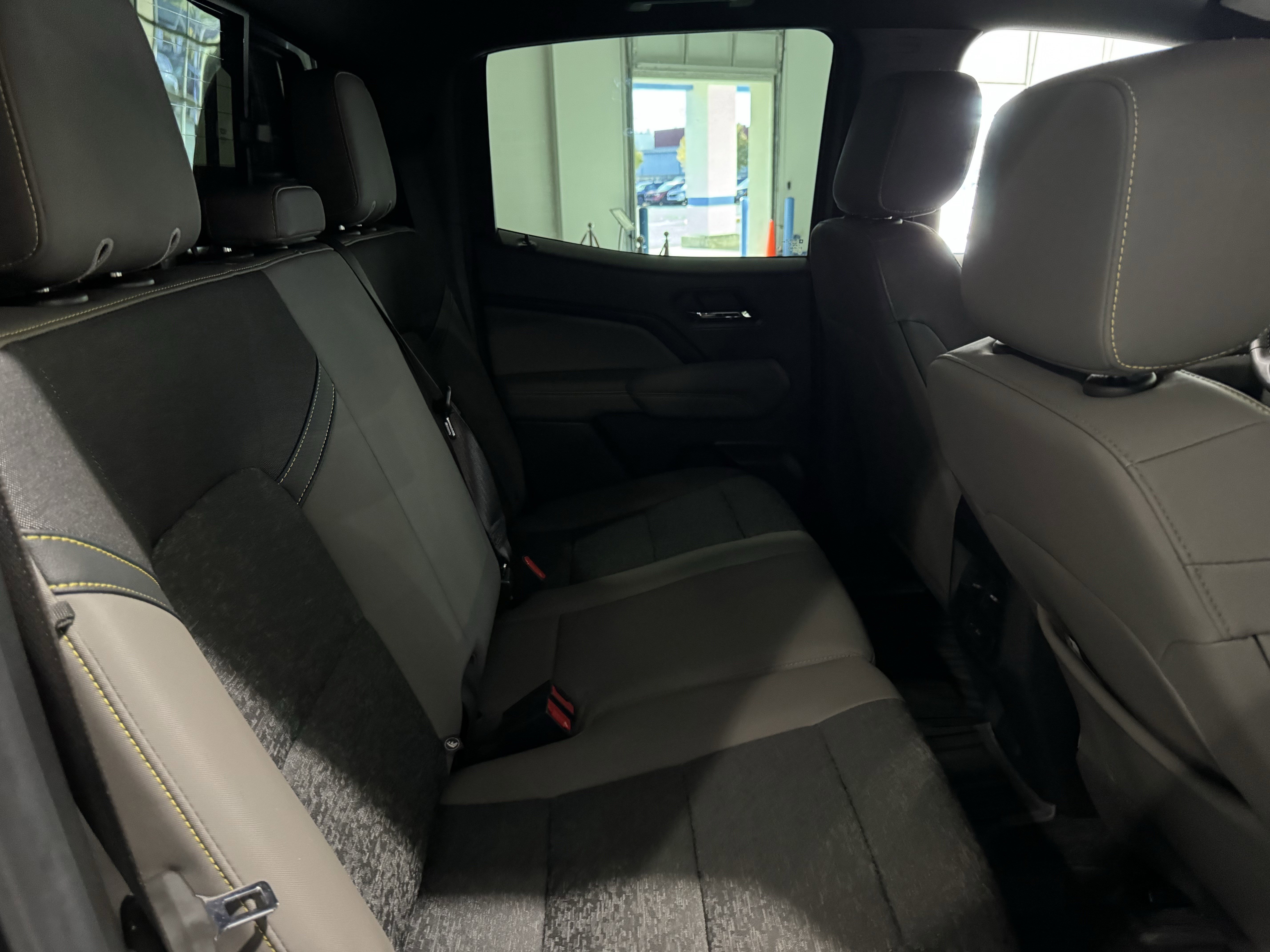 Used 2024 Chevrolet Colorado ZR2 w/ Technology Package image 34