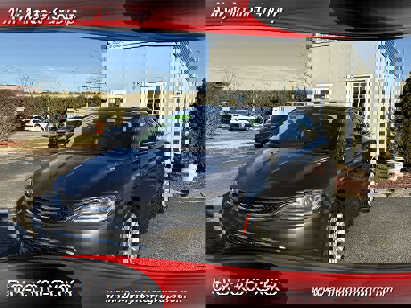 Used 2017 Chrysler 200 Limited Platinum image 1