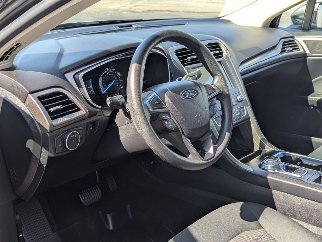 Used 2020 Ford Fusion SE image 9