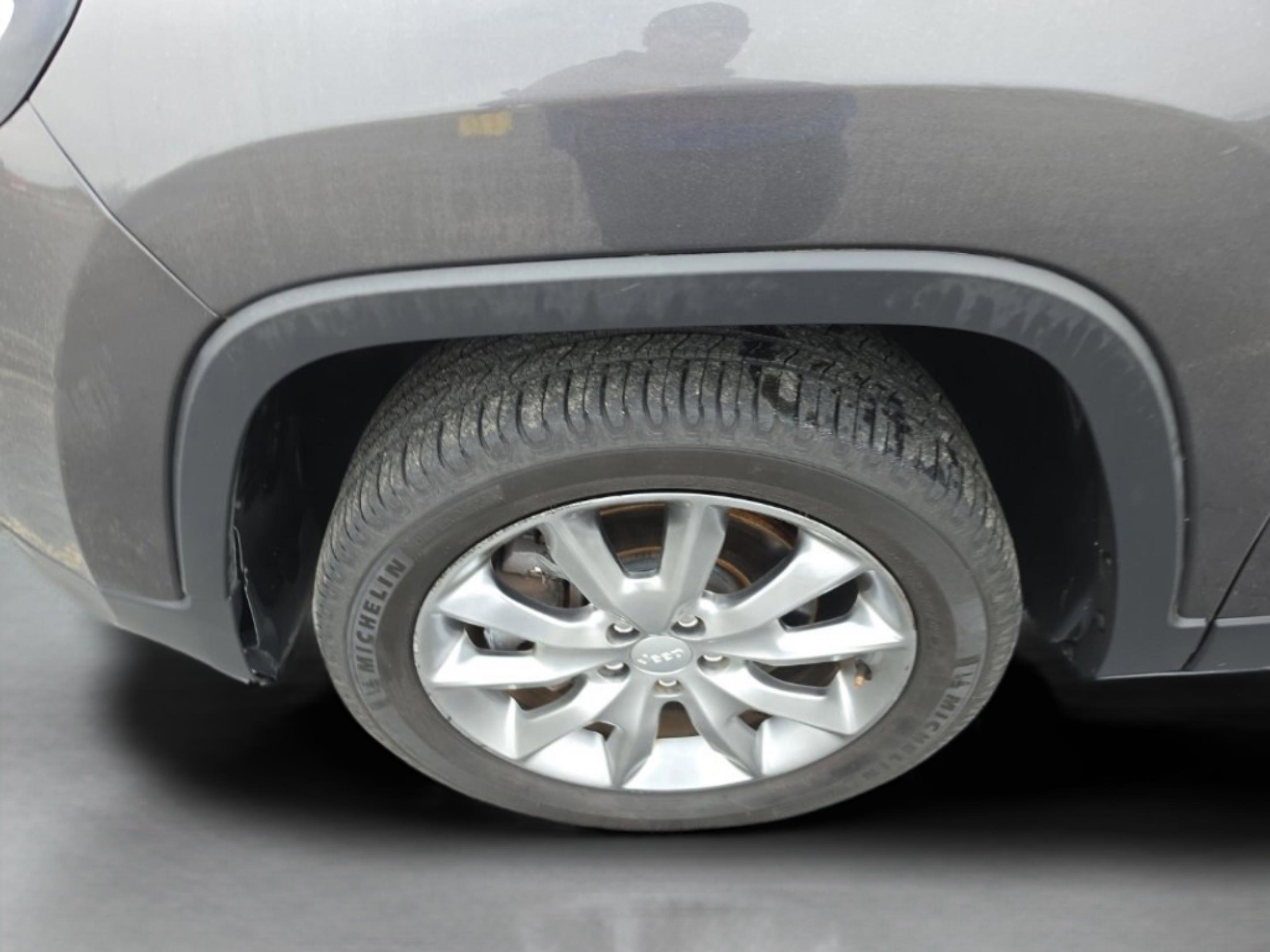 Used 2018 Jeep Cherokee Limited image 26