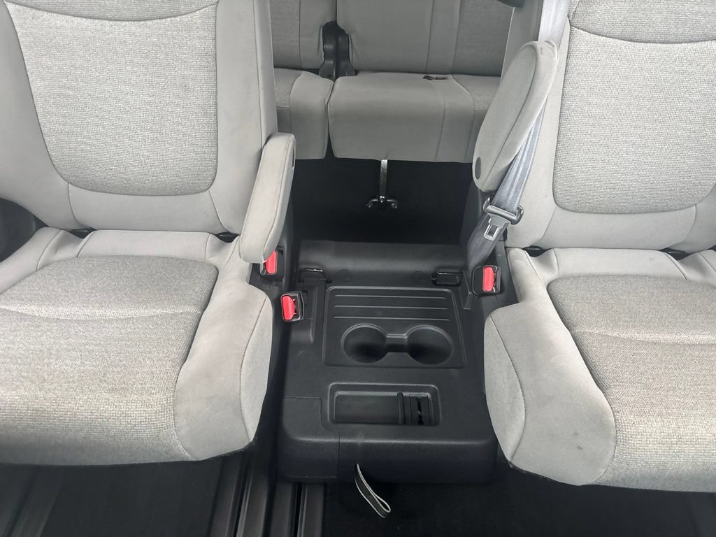 Used 2024 Toyota Sienna LE AWD/4WD image 29
