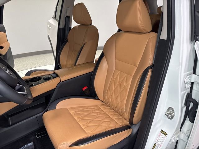 Used 2023 Nissan Rogue Platinum AWD/4WD image 16