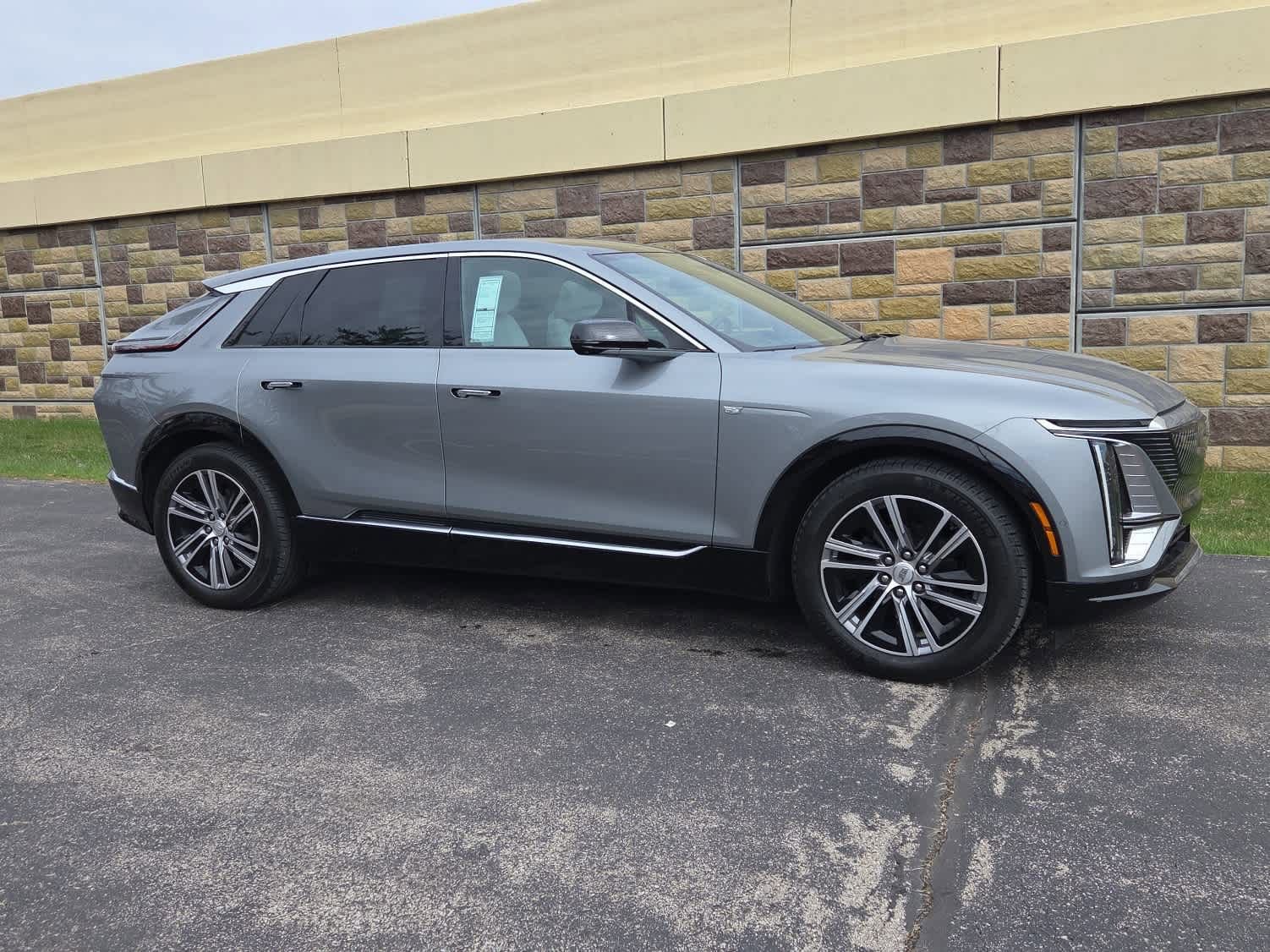 Used 2024 Cadillac Lyriq Luxury w/ LPO, Floor Liner Package image 3