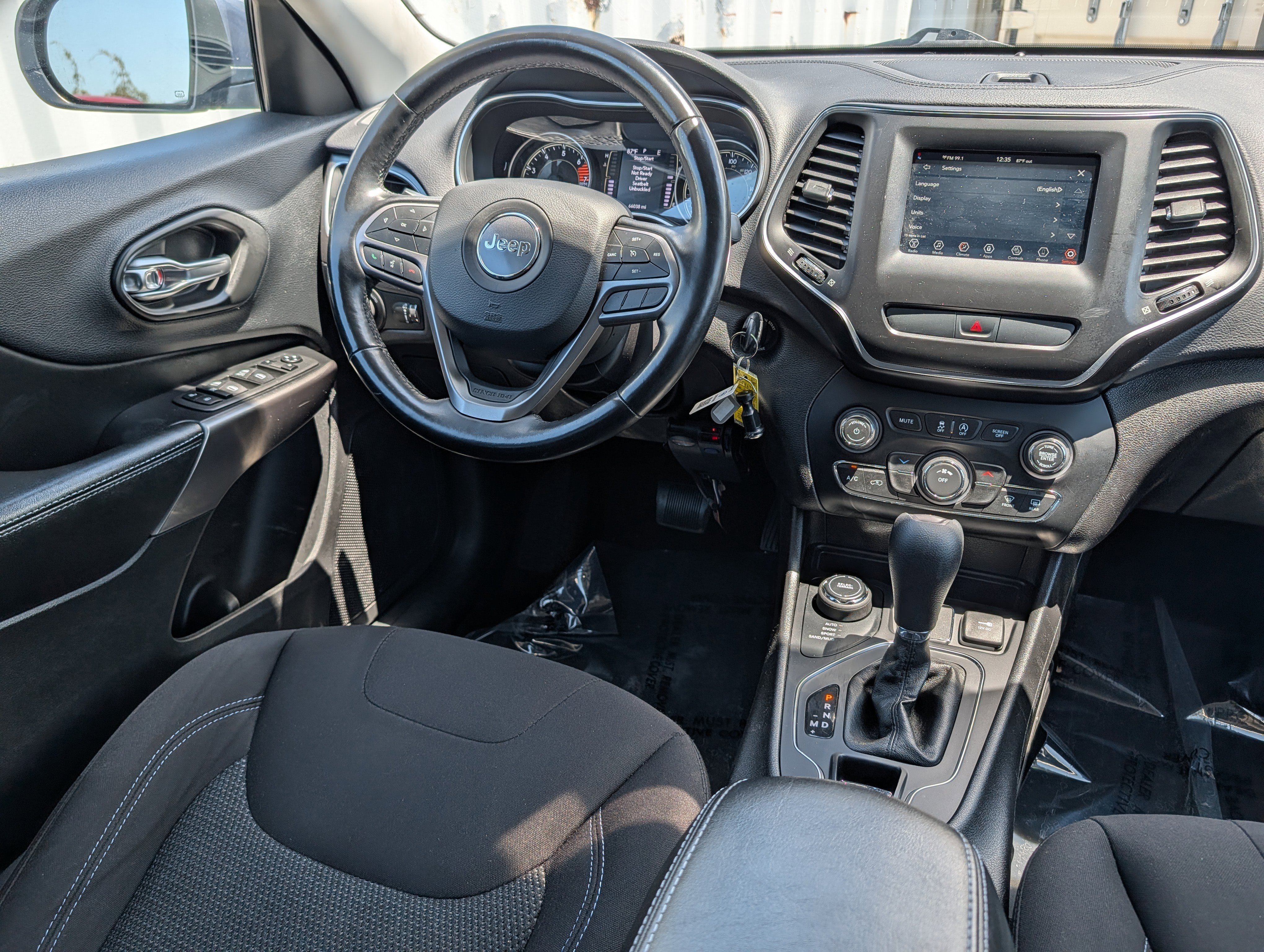 Used 2020 Jeep Cherokee Latitude w/ Cold Weather Group AWD/4WD image 19