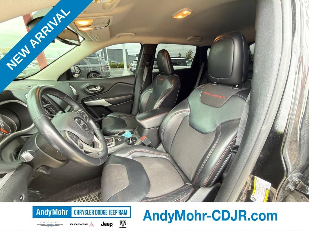 Used 2017 Jeep Cherokee Trailhawk AWD/4WD image 9