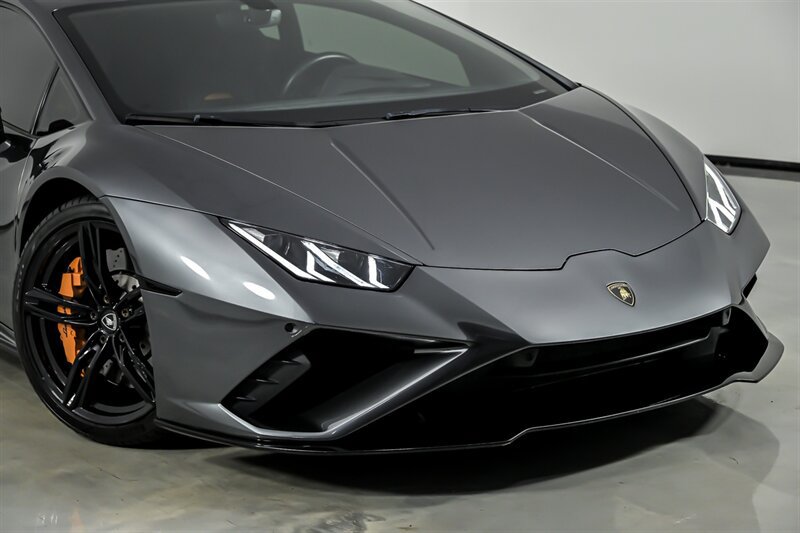 Used 2020 Lamborghini Huracan EVO RWD image 2