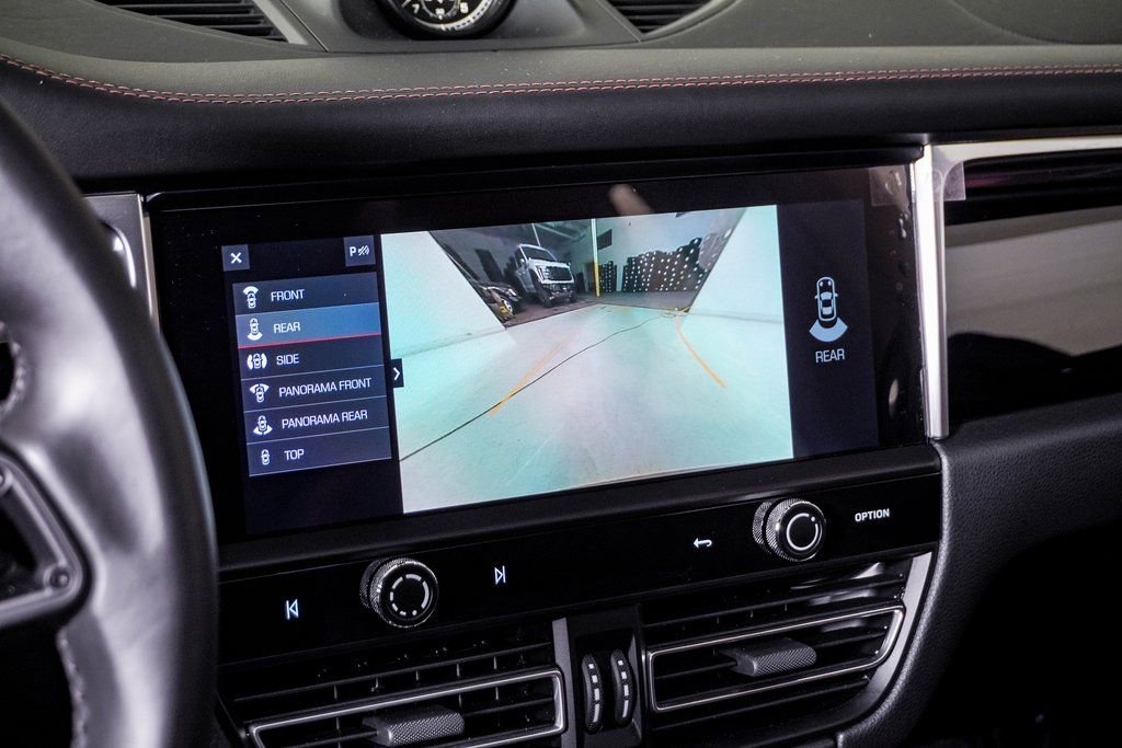 Certified 2025 Porsche Macan image 23