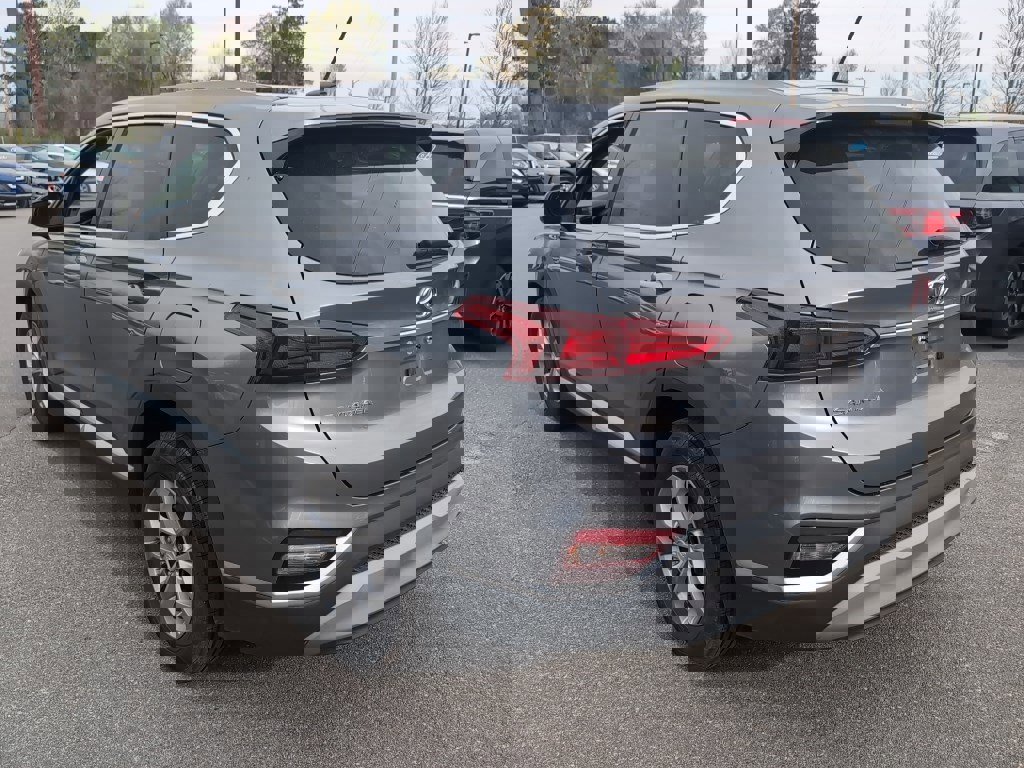 Used 2019 Hyundai Santa Fe SE image 4