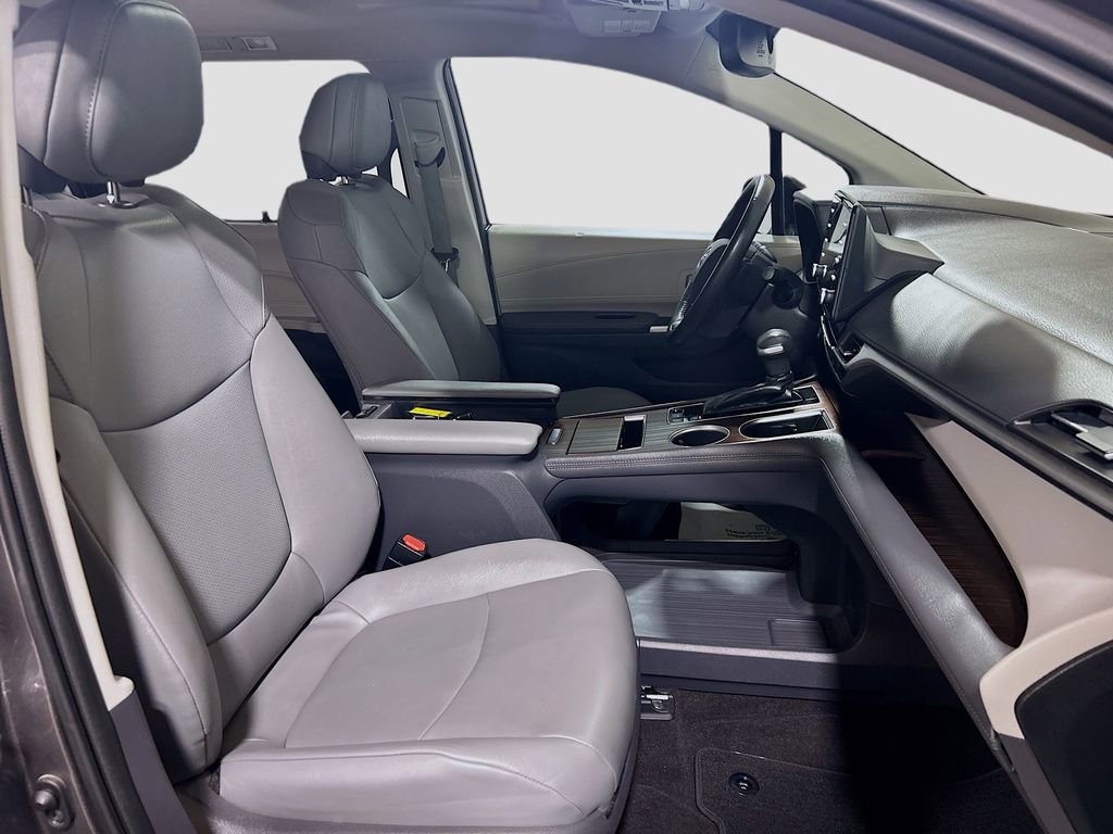 Used 2021 Toyota Sienna XLE FWD image 27