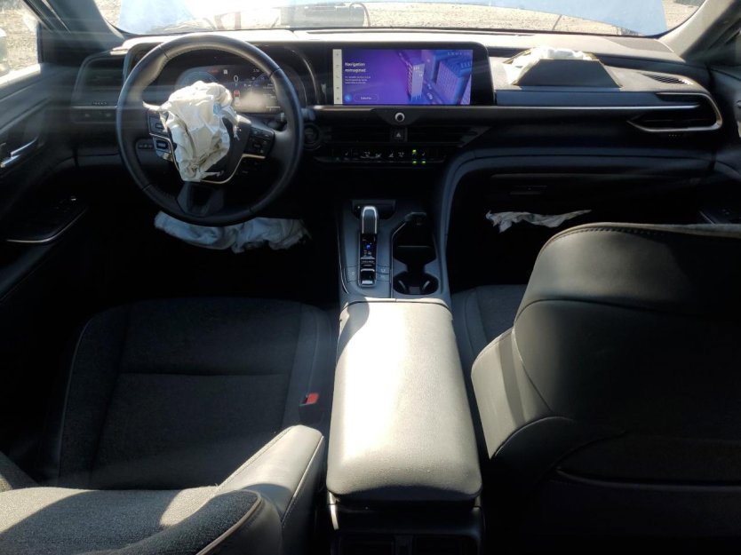 Used 2023 Toyota Crown XLE image 7